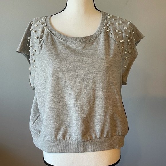 Almost Famous pearl faux beads top in a size large NWT pearl beads on sleeves - Picture 8 of 12